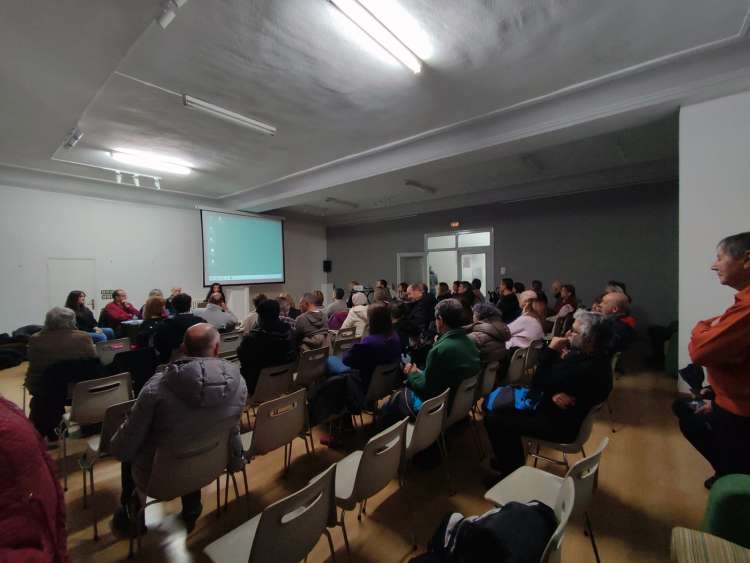 Asistentes a la mesa redonda sobre la sanidad en Béjar celebrada en el Casino Obrero