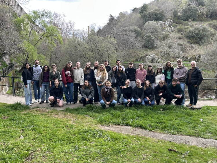 Estudiantes del programa Erasmus+ del IES Río Cuerpo de Hombre durante una actividad en el entorno natural de Béjar