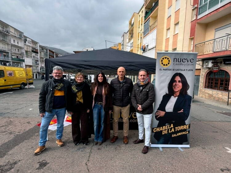 Miembros de Nueve Castilla y León durante la presentación en Béjar del programa electoral