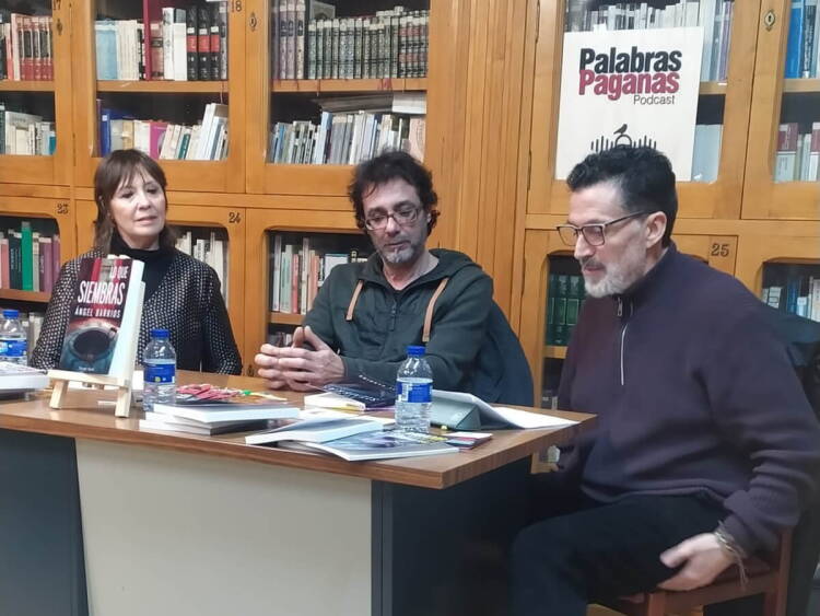 Santiago Nieto, Ángel Barrios y Karina Argente durante la presentación de un libro en el Casino Obrero de Béjar
