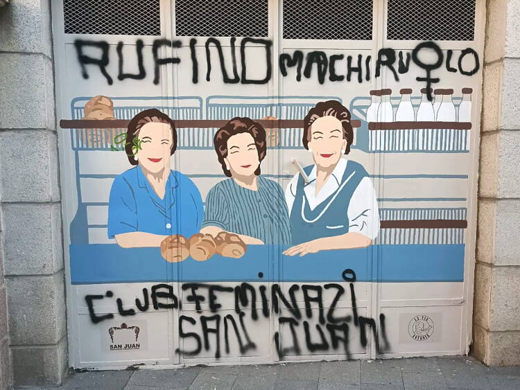 Pintadas vandálicas sobre el mural de las panaderas del barrio de San Juan en Béjar