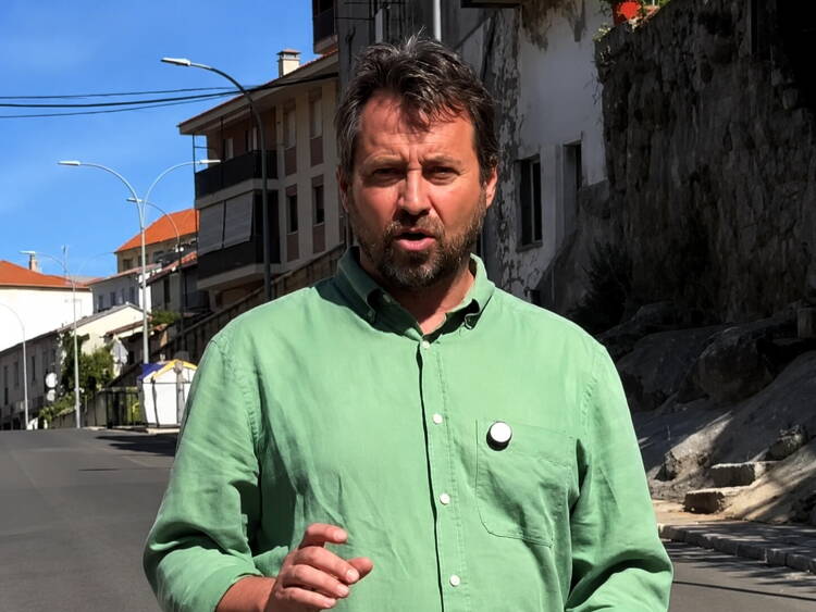 Antonio Cámara, alcalde de Béjar, durante su intervención en la Ronda Viriato para reclamar medidas de seguridad vial tras el accidente