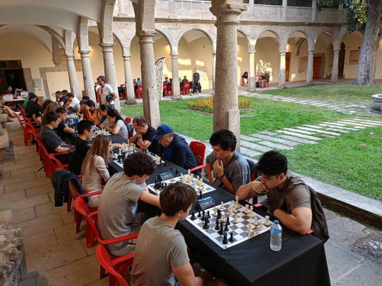 Participantes durante la celebración del torneo de ajedrez