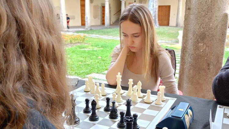 Participantes durante la celebración del torneo de ajedrez