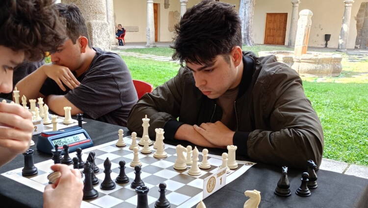 Participantes durante la celebración del torneo de ajedrez