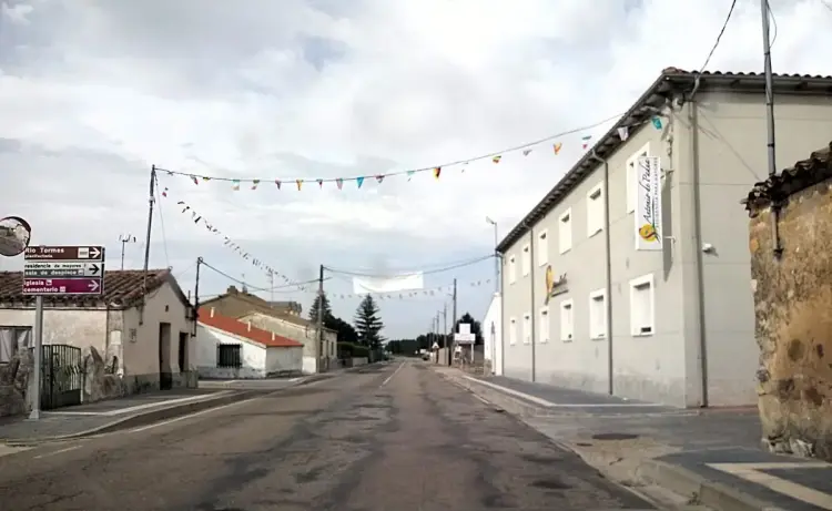 SA-114 a su paso por Sieteiglesias del Tormes