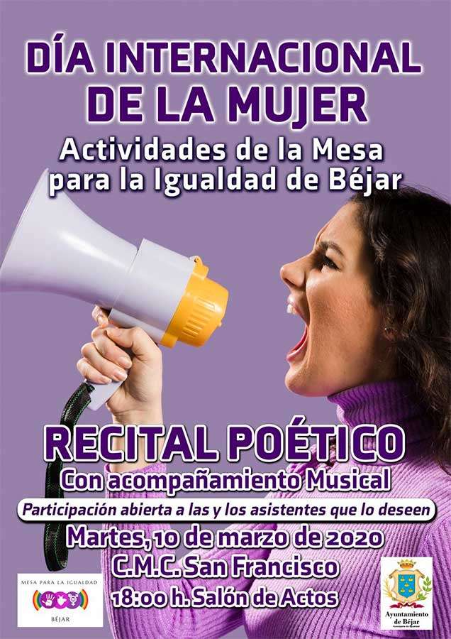 Mujer con megáfono sobre fondo morado