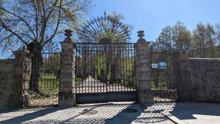 Puerta de la Justa cerrada al público, El Bosque de Béjar