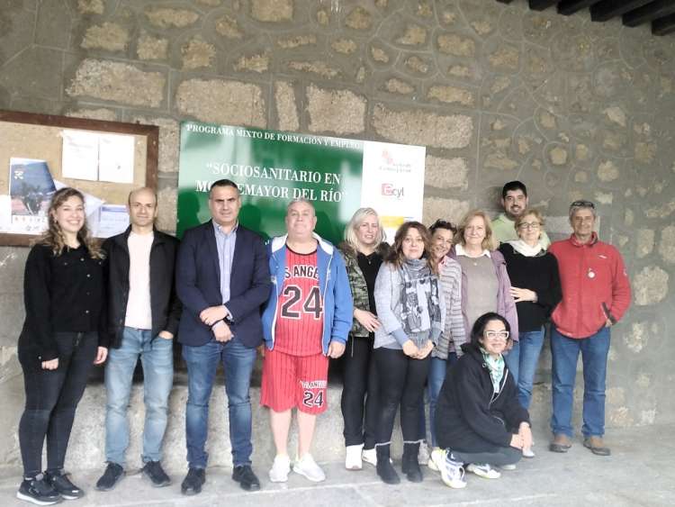 Varias personas posando para la foto en Montemayor del Río