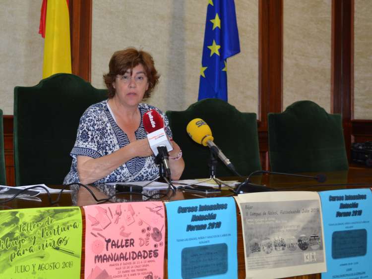 Maria Elena Martín Vázquez Presenta actividades de verano