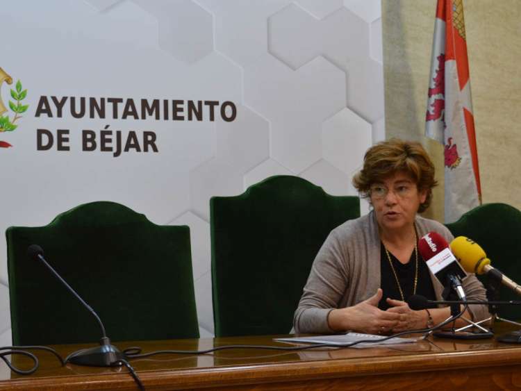 Alcaldesa durante la rueda de prensa