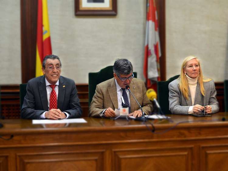 Bienvenido Mena, Alejo Riñones y Mº Castañar Rodilla durante la rueda de prensa