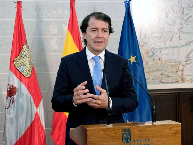 Alfonso Fernández Mañueco durante una rueda de prensa