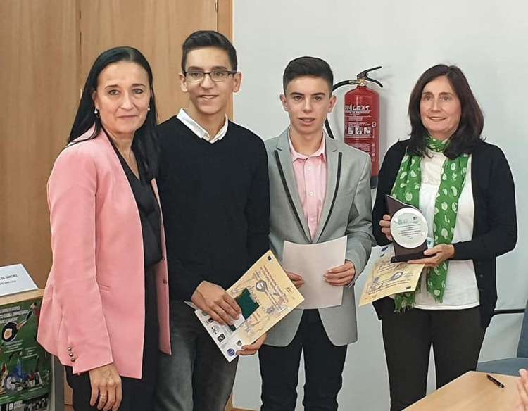 Alumnos del IES Ramón Olleros durante la recepción de los premios. Imagen Tw IES Ramón Olleros