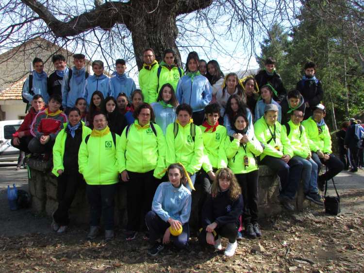 Grupos de niños y niñas