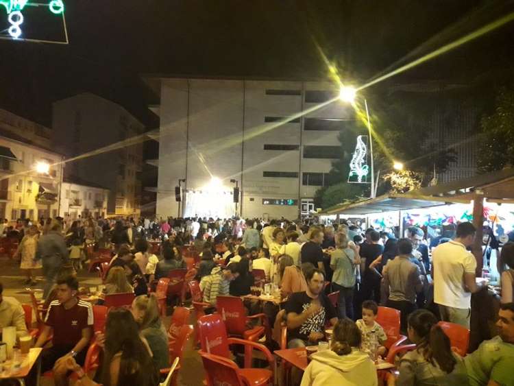 Ambiente festivo en la zona de las Casetas