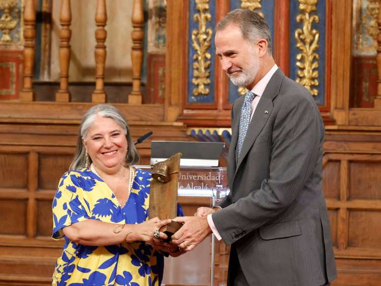 Ana Fernández Sesma recibe el premio de manos de Felipe VI
