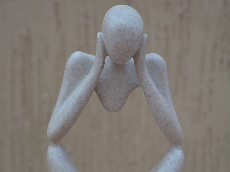 Estatua Autismo Pensando