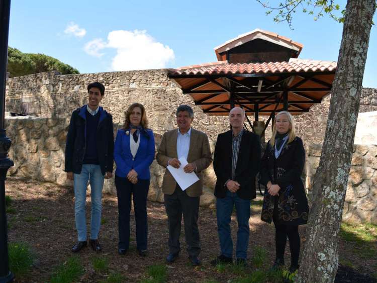 El equipo de gobierno presenta los chisperos de las barbacoas de la plaza de toros