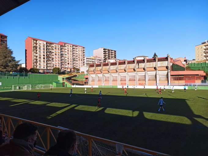 Un momento del encuentro entre el Béjar Industrial y el At. Candeleda en Mario Emilio, Imagen del @CDBejar_Ind
