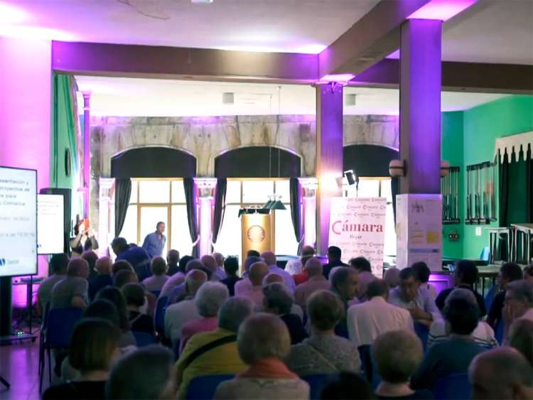 Salón Casino Obrero de Béjar con público asistente a la presentación