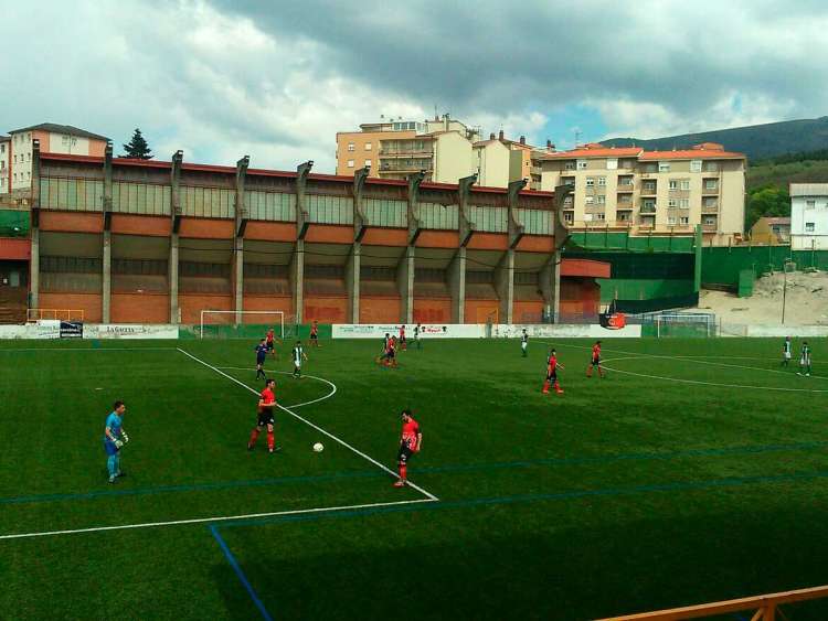 Un momento del encuentro entre el Béjar Industrial y el Betis