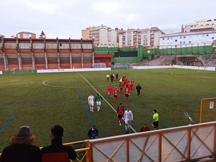 Un momento del encuentro entre el Béjar Industrial y el Ciudad Rodrigo, Imagen del TW del club
