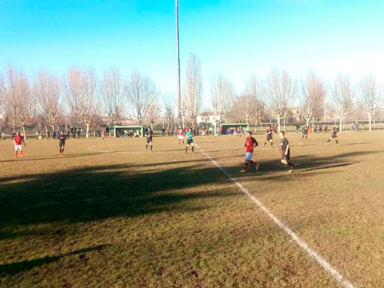 Un momento del encuentro entre el Béjar Industrial y el Navarrés