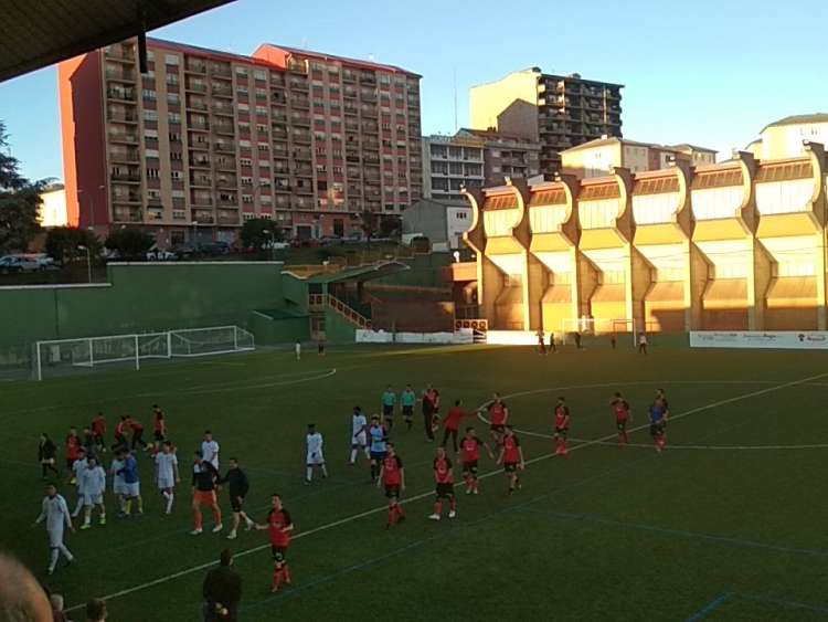 Un momento del encuentro entre el Béjar Industrial y el Salamanca. Imagen Twitter Béjar