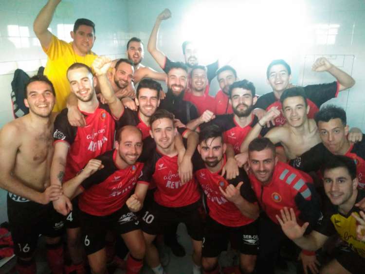 Celebración en el vestuario. Imagen del Twitter del Club