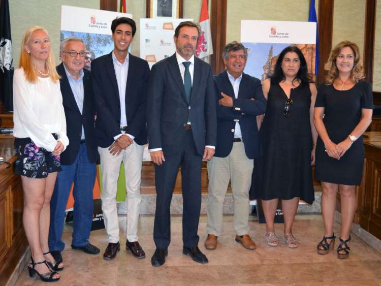 Javier Ramírez y Francisco Gallego junto al alcalde de Béjar y concejales