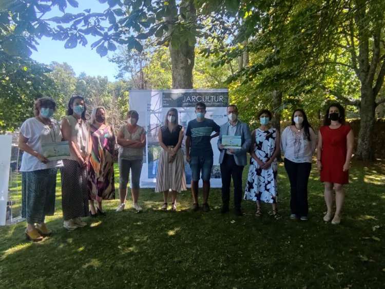 Grupo de personas en el Bosque de Béjar