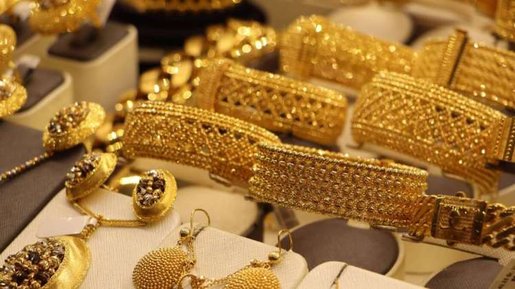 Brazaletes y joyas de Oro