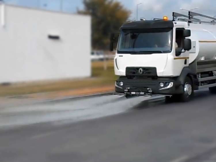 Vehículo de riego y baldeo