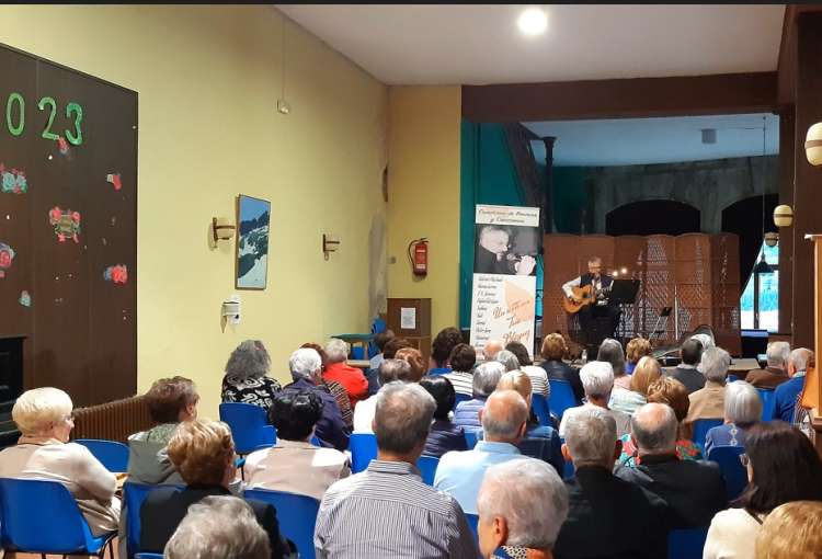 Público asistente a la actuación de Toño Blázquez en el Casino Obrero de Béjar