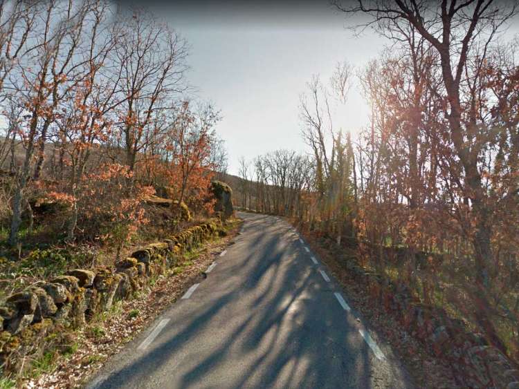 Carretera que une las localidades de El Cerro y Peñacaballera