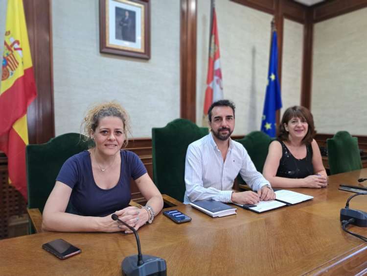 Araceli Dorado, Javier H. Carrión y Olga Martín en rueda de prensa