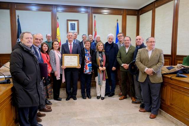 Entrega del título de Benefactor Honorífico a la Fundación Tomás Olleros Izard