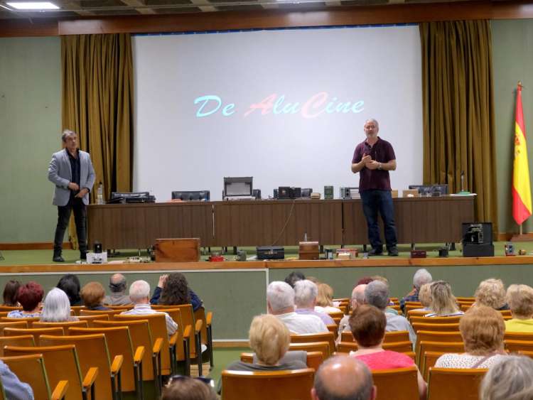 Charla sobre el Cine Nic en la Universidad de la Experiencia de Béjar con Antonio Sánchez y José Torreblanca.
