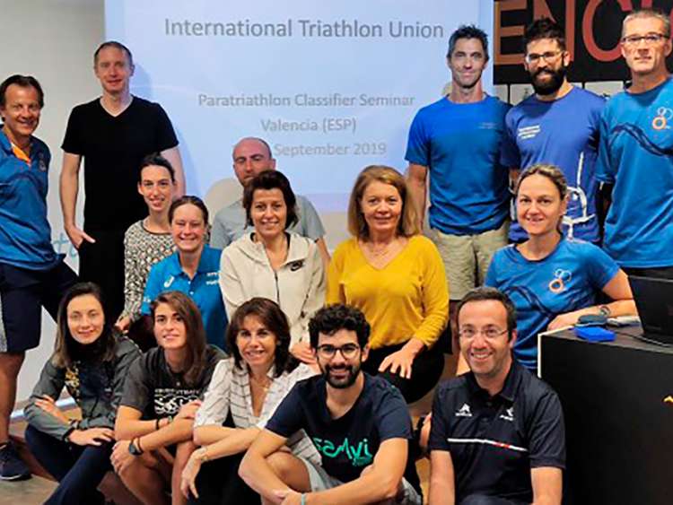 Foto de familia de los Clasificadores Internacionales de Paratriatlón