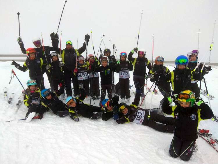 Alevines del Club de Esquí La Covatilla durante la Copa Itra Ski Cup