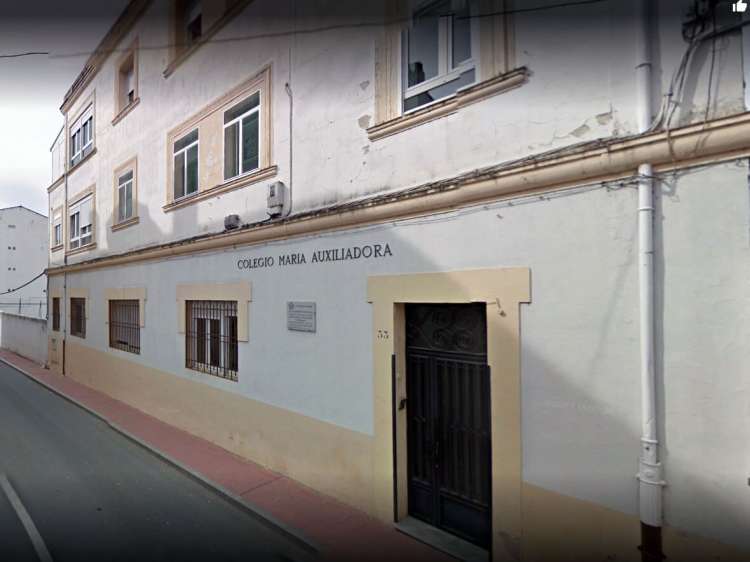 Fachada exterior del colegio concertado Mª Auxiliadora de Béjar