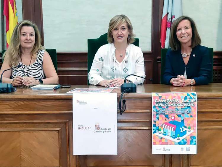 Presentación oficial de la campaña Bono Comercio Béjar con representantes del Ayuntamiento y la Junta