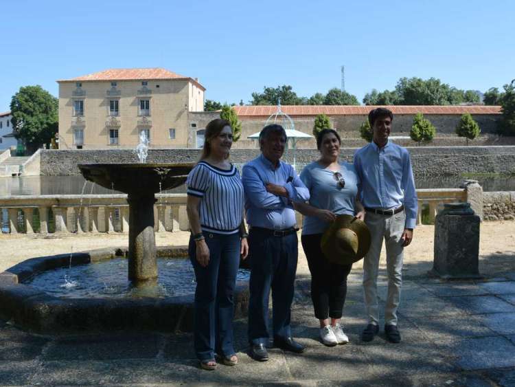 Concejales durante al reapertura de El Bosque