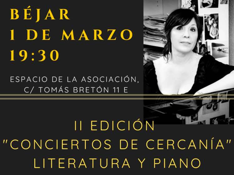 Cartel del evento. Mujer junto a un piano junto a la información del concierto