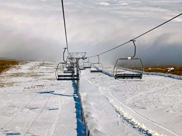 Telesilla de la estación de esquí Sierra de Béjar - La Covatilla