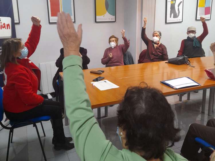 Taller de Cruz Roja Béjar con personas mayores