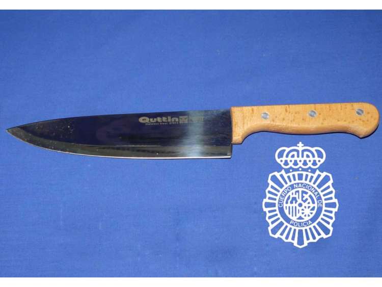 Cuchillo con el que se produjeron las heridas en la mujer