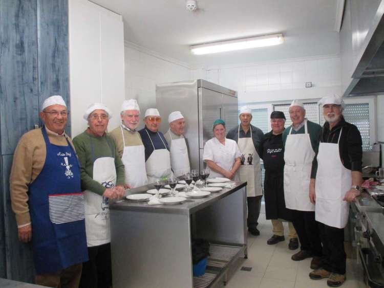 Participantes en el curso de cocina para hombres