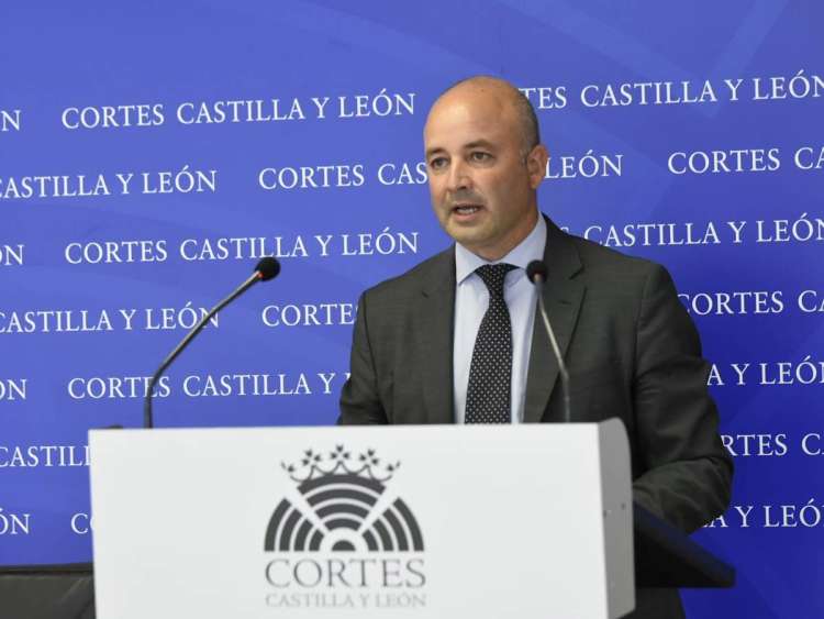 David Castaño en una rueda de prensa